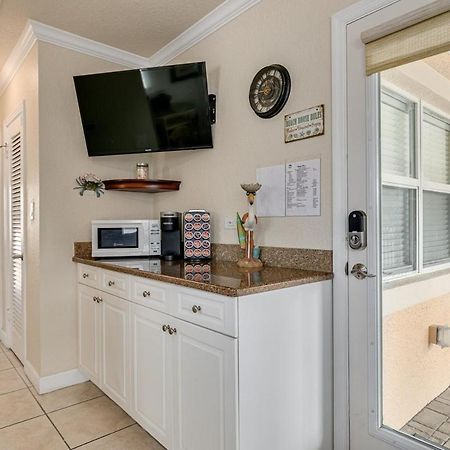 Walkable To Restaurants And Steps To The Beach! - Coconut Villa'S Suite 10 St. Pete Beach Esterno foto