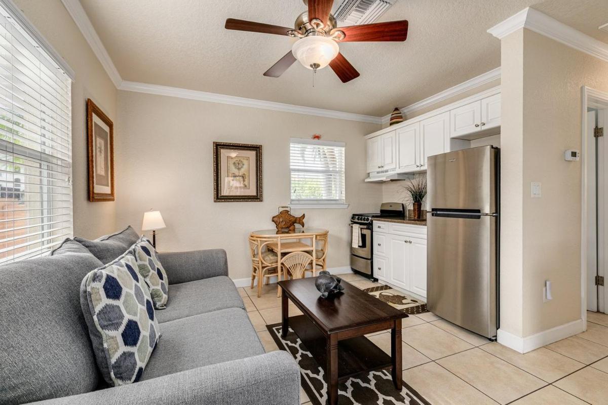 Walkable To Restaurants And Steps To The Beach! - Coconut Villa'S Suite 10 St. Pete Beach Esterno foto