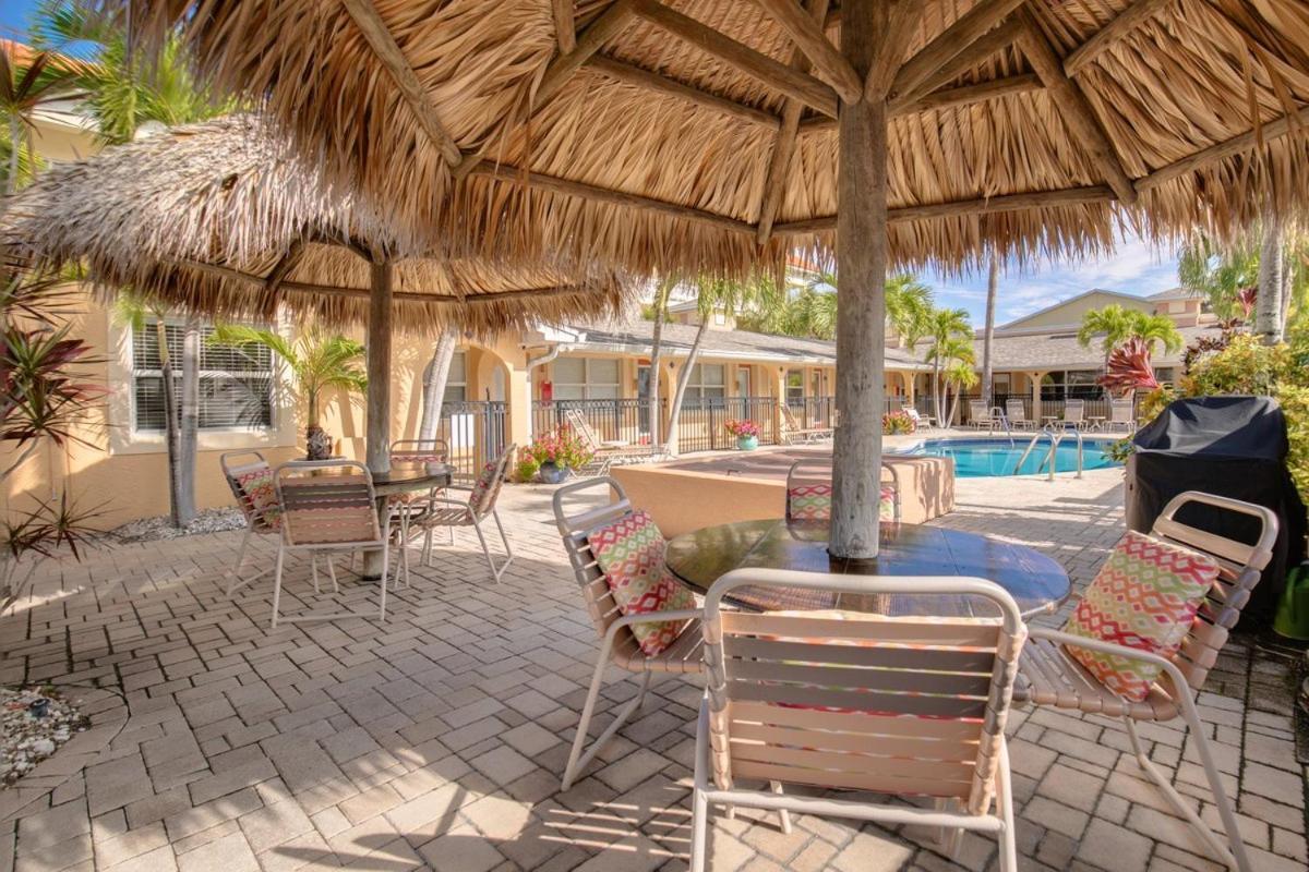 Walkable To Restaurants And Steps To The Beach! - Coconut Villa'S Suite 10 St. Pete Beach Esterno foto