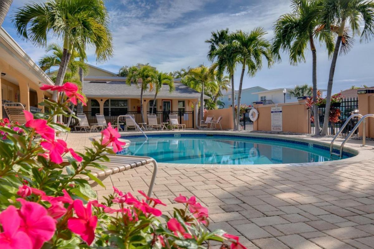 Walkable To Restaurants And Steps To The Beach! - Coconut Villa'S Suite 10 St. Pete Beach Esterno foto