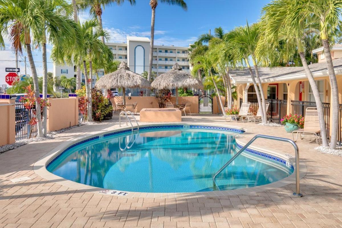 Walkable To Restaurants And Steps To The Beach! - Coconut Villa'S Suite 10 St. Pete Beach Esterno foto